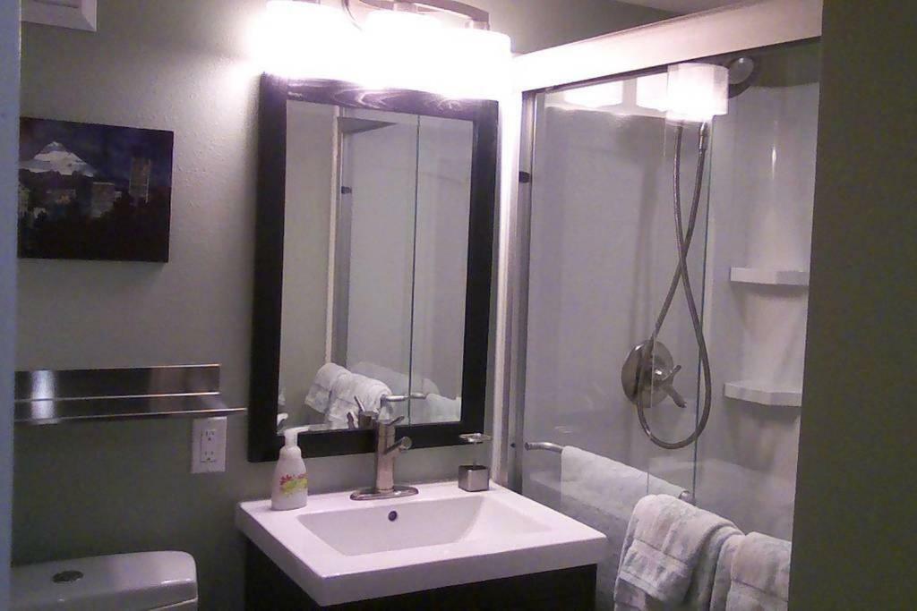 Boutique Style Apartment In The Heart Of Se Portland Exteriör bild
